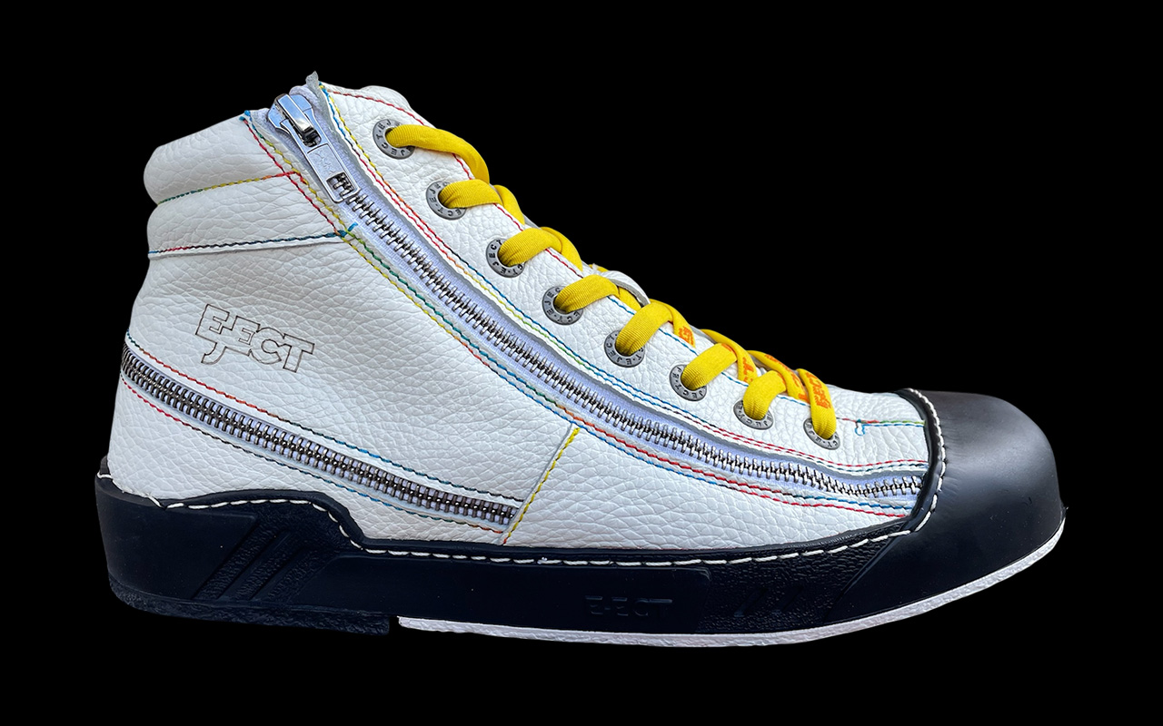 Herren-Sneaker aus Leder in Weiß, Seitenansicht des rechten Schuhs