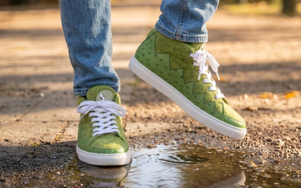 SHARKY BANANA 'Pistachio Ostrich'